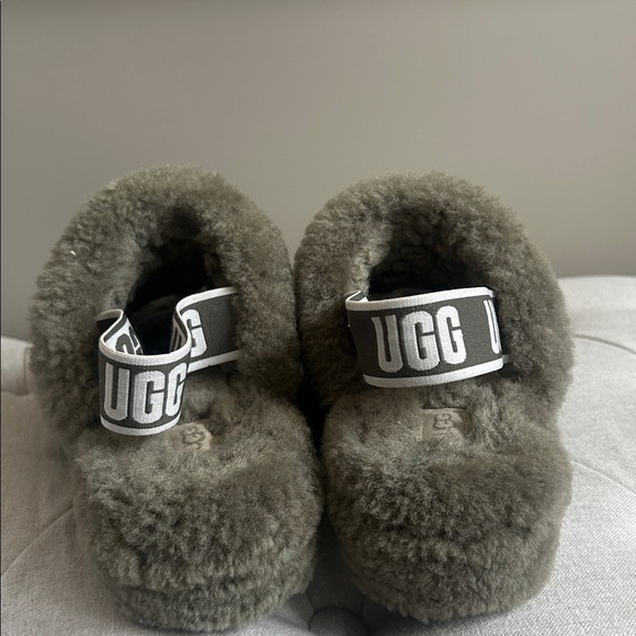 UGGS - Picture 4 of 7